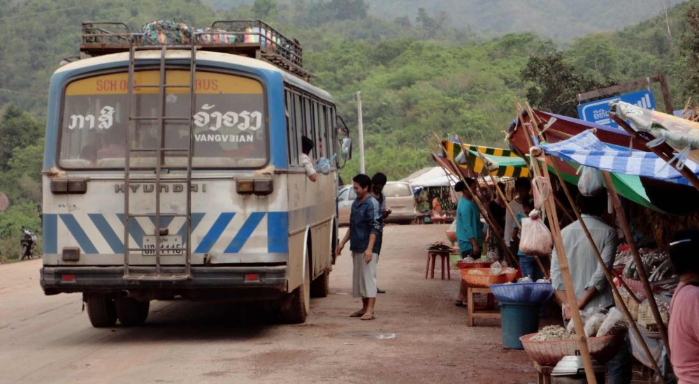 Laos Vakantie Vang Vieng lokale bus