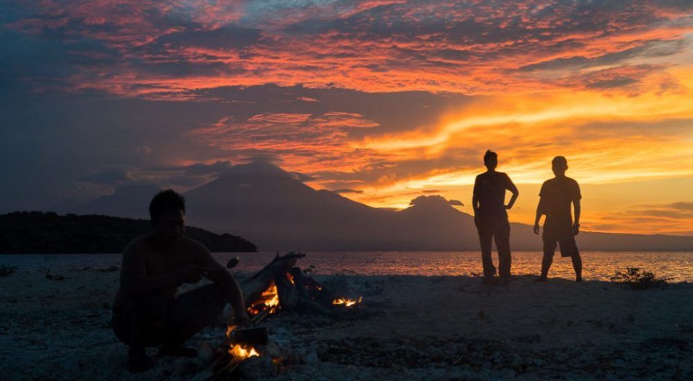 Vakantie Indonesie Menjangan kamperen kampvuur