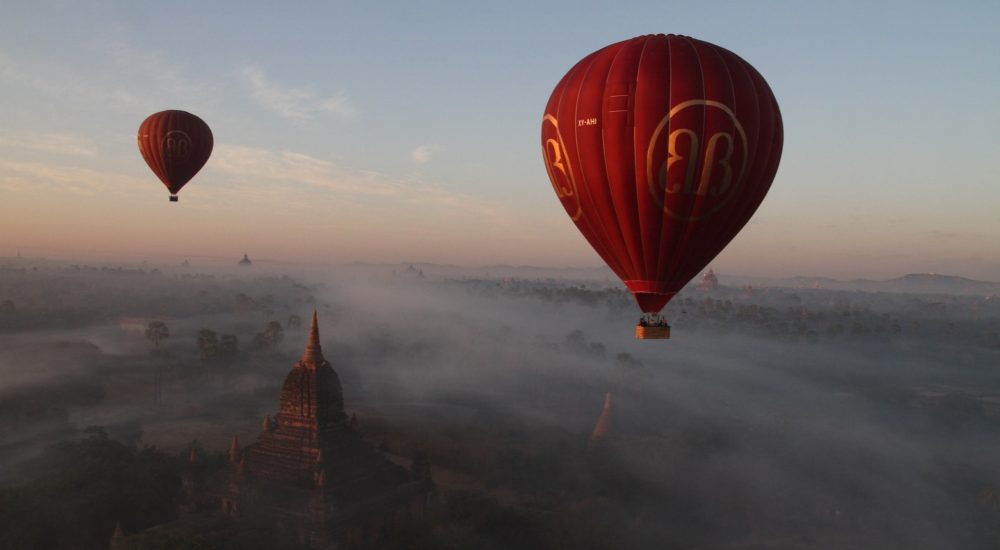 bagan ballooning dauw in ochtend