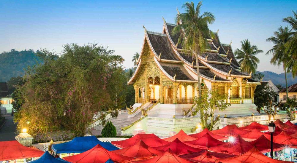 luang prabang laos nightmarket bij tempel